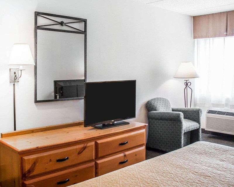 Quality Inn 4