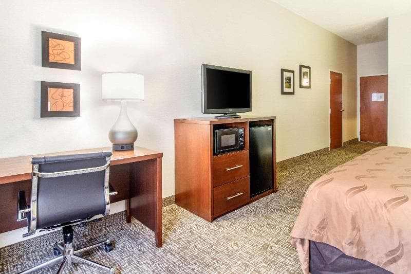 Quality Suites photo 1