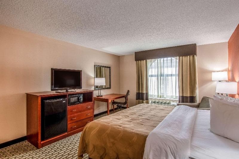 Quality Inn & Suites 4