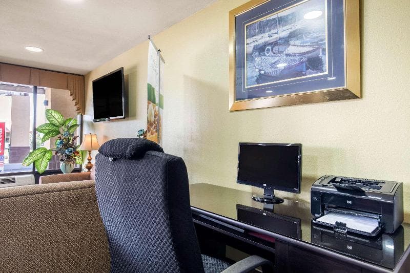 Quality Inn Paris photo 1