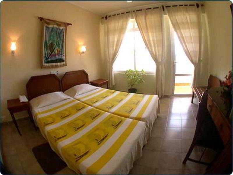 Goldi Sands 5