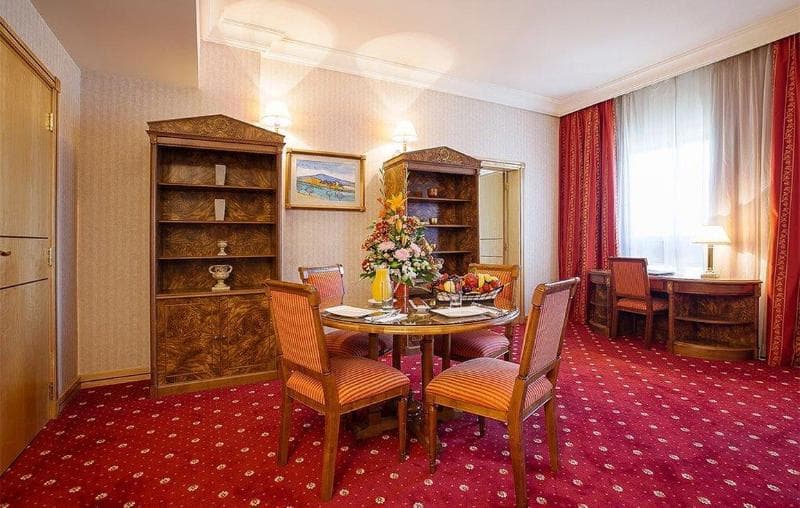 Hotel Capitol 5