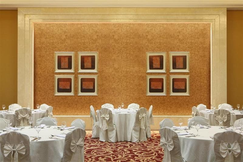 Le Meridien Towers 3