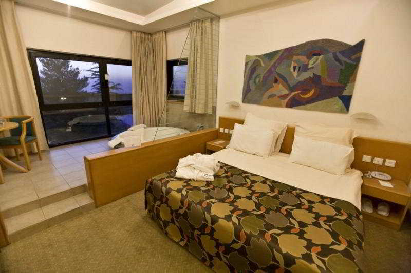 C Hotel Neve Ilan 5