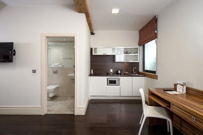 Roomzzz Aparthotel Manchester City 3