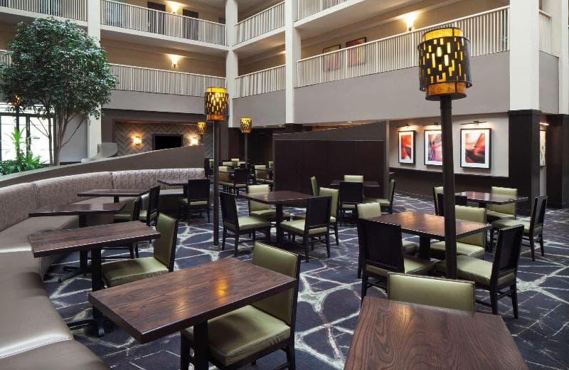 Embassy Suites by Hilton Philadelphia Airport 4