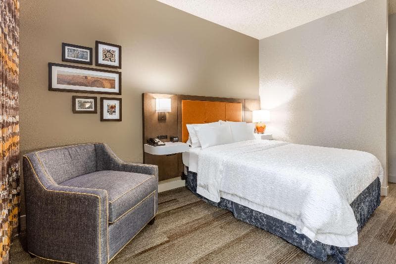 Hampton Inn Cedar Rapids 4