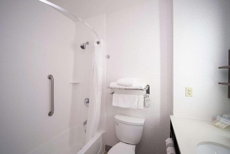 Hilton Garden Inn Evansville 2