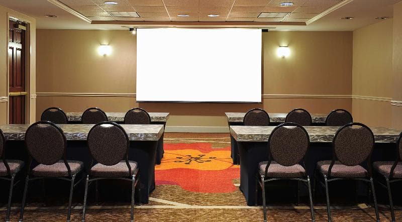 Hilton Garden Inn Virginia Beach Town Center 5