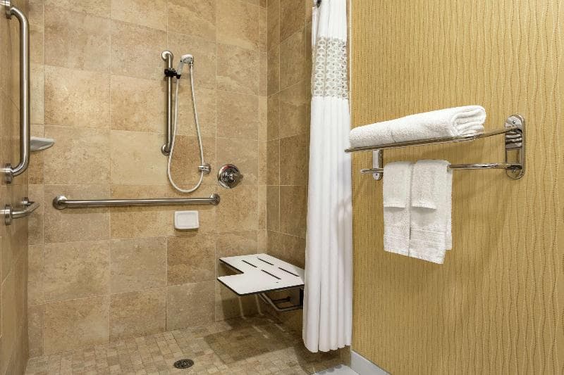 Hampton Inn Akron-Fairlawn 3