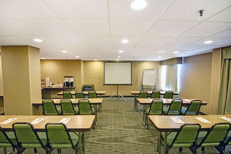 Hampton Inn Kansas City-Airport photo 1