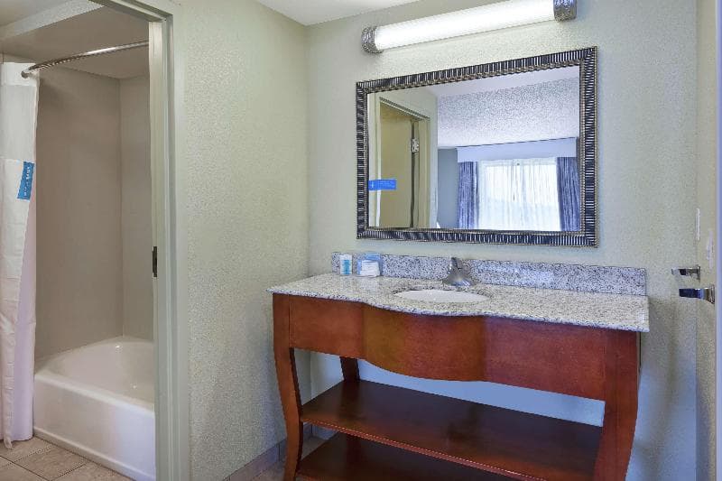 Hampton Inn & Suites Grand Rapids-Airport 28th St 2