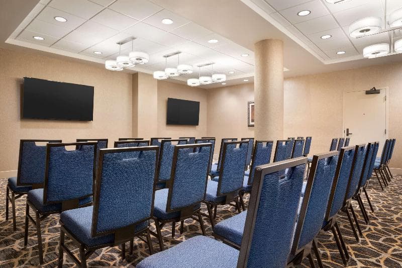 Embassy Suites San Antonio - International Airport 4