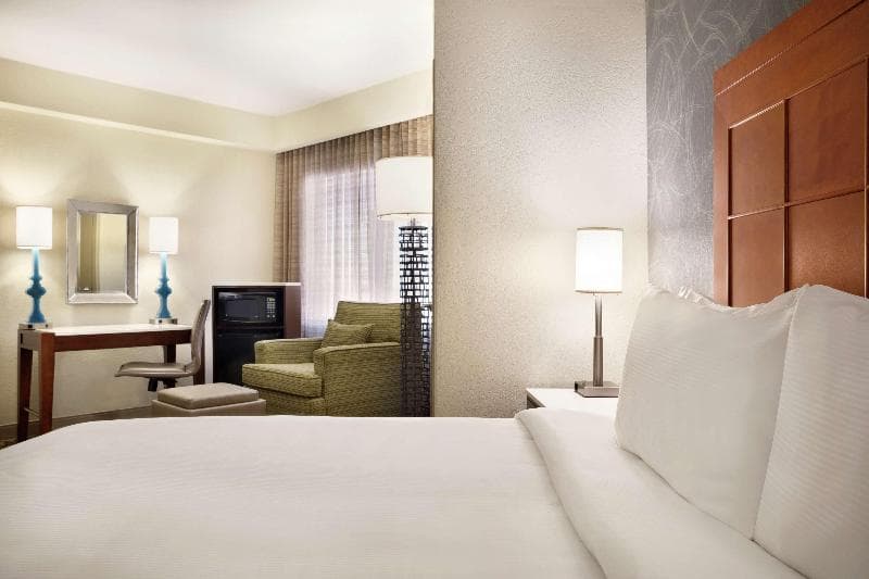 Embassy Suites San Antonio - International Airport 5