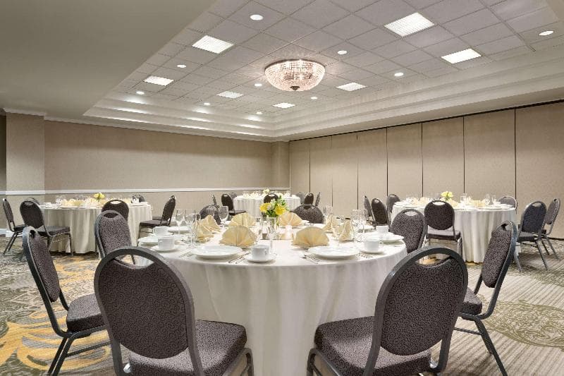Embassy Suites by Hilton Newark Wilmington South 4