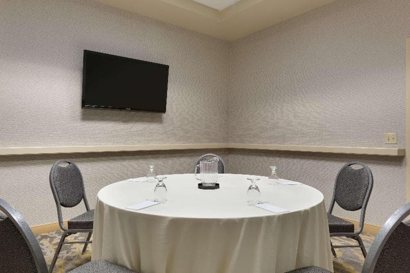 Embassy Suites by Hilton Newark Wilmington South 5
