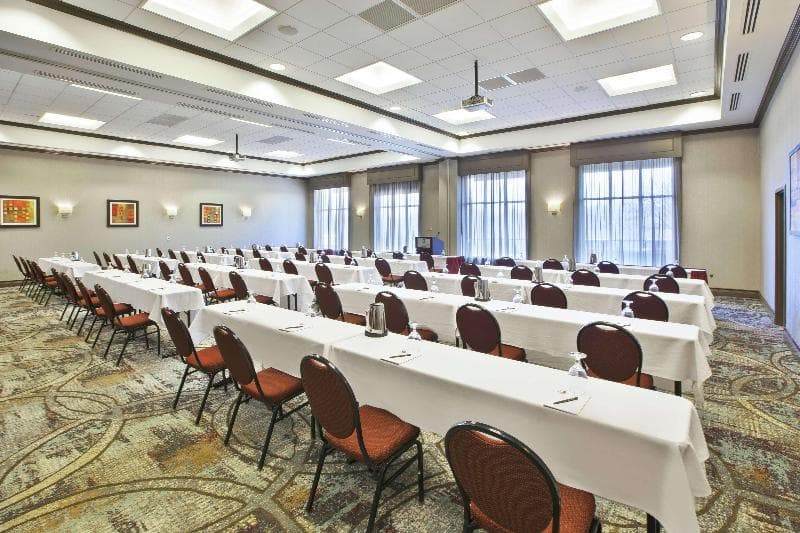 Embassy Suites by Hilton Columbus Airport 4