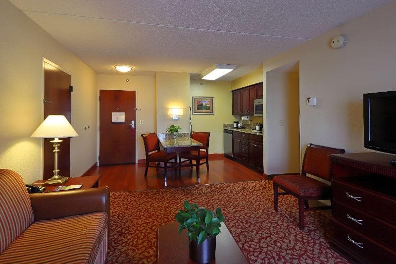 Hampton Inn & Suites Charlottesville-At The University 2