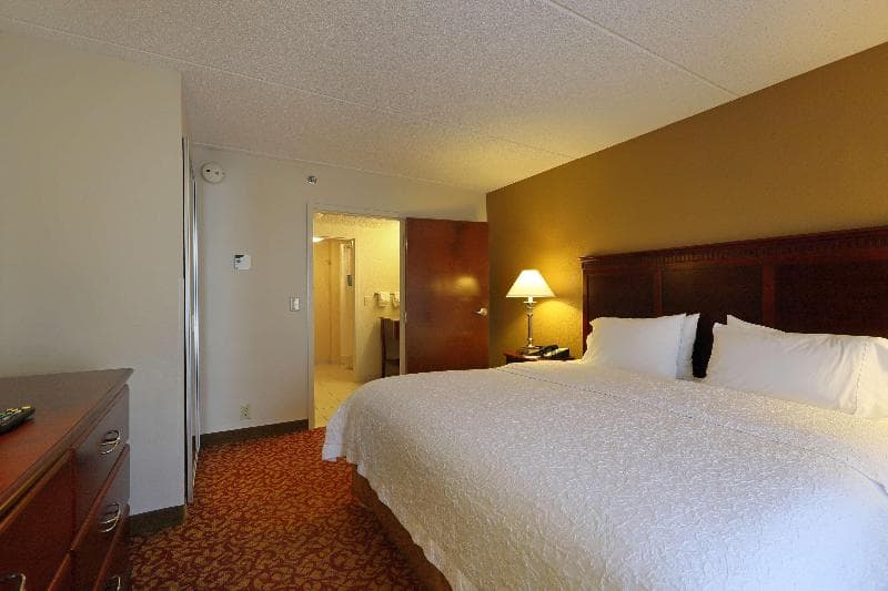 Hampton Inn & Suites Charlottesville-At The University 4