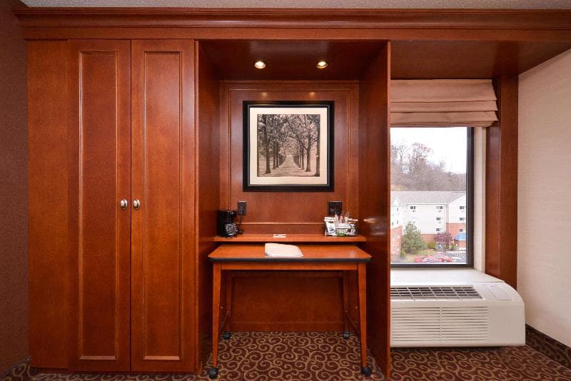 Hampton Inn Pittsburgh Mcknight Rd photo 1