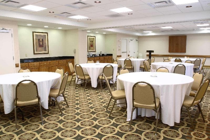 Hampton Inn & Suites Chesapeake-Square Mall photo 1