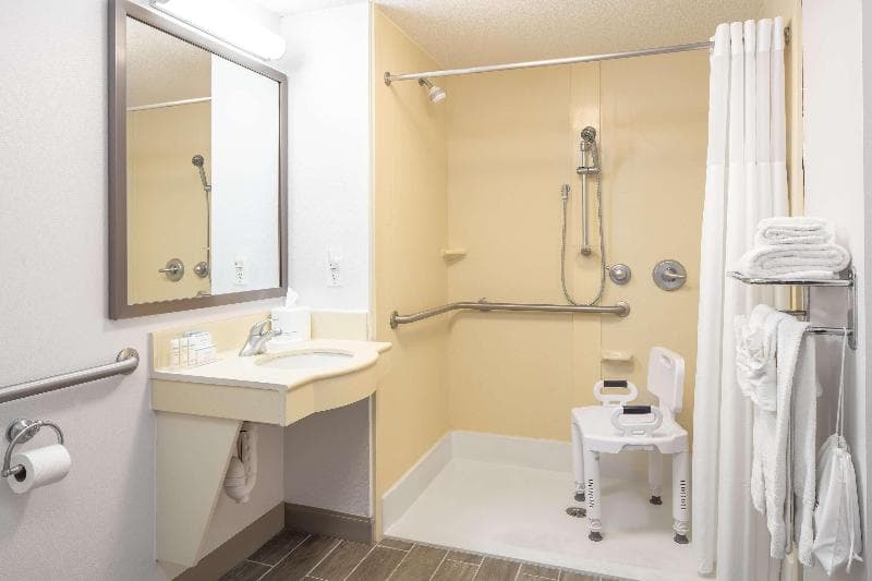 Hampton Inn Freeport 5