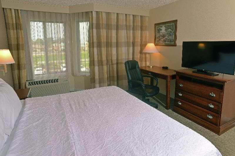 Hampton Inn & Suites Springfield 2
