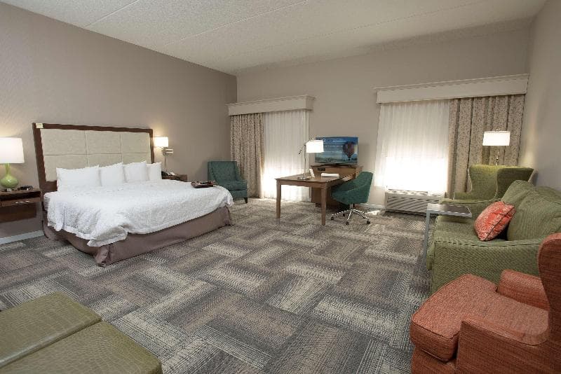 Hampton Inn & Suites Cincinnati-Union Centre 2