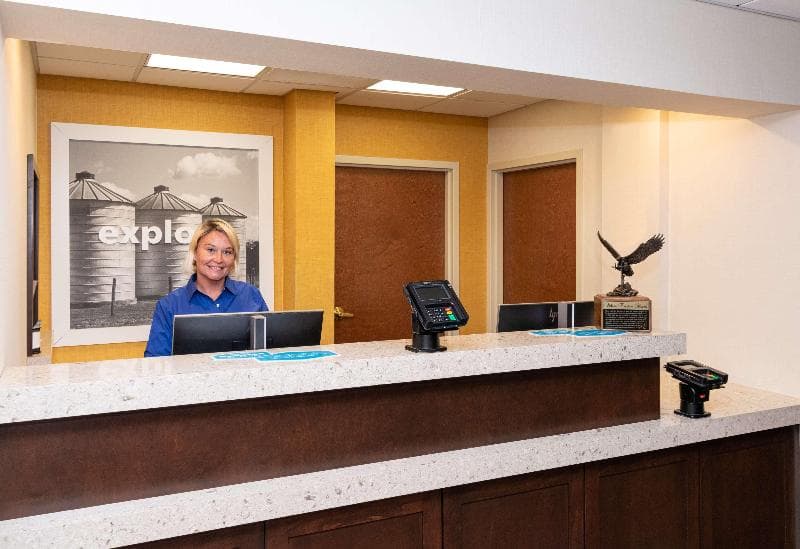 Hampton Inn Evansville 3