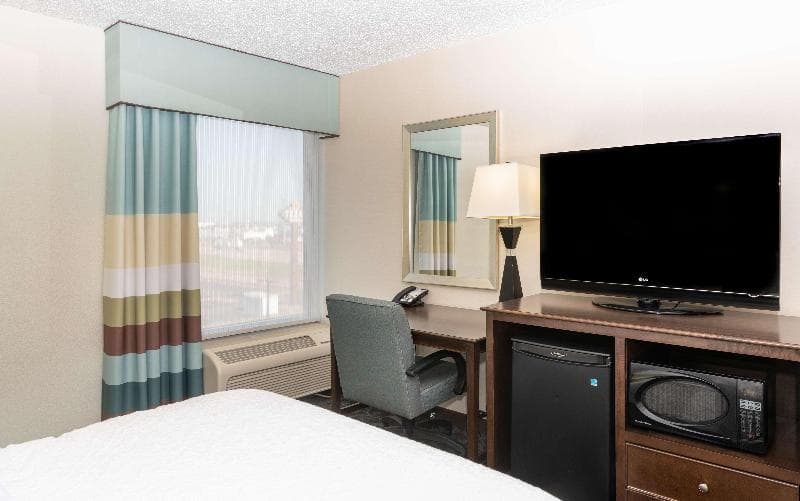 Hampton Inn Evansville 5