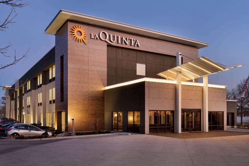 La Quinta Inn & Suites by Wyndham St Louis Route66 3