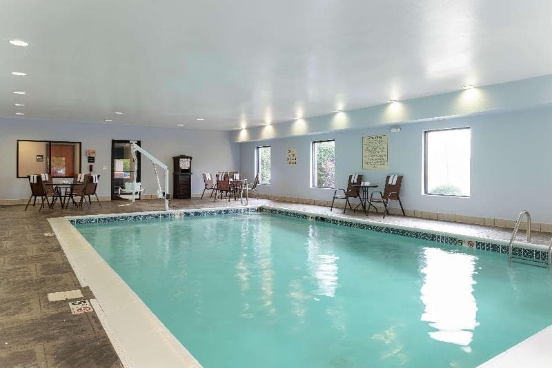 Hampton Inn Akron-South 5