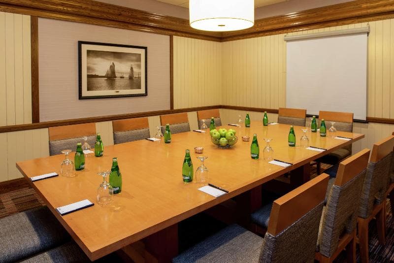 DoubleTree by Hilton Hotel Grand Rapids Airport 2