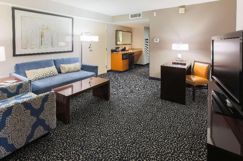 Embassy Suites by Hilton Louisville East 2