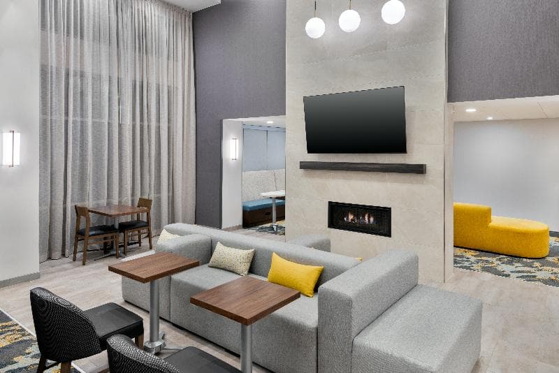 Hampton Inn & Suites Cleveland-Beachwood 5