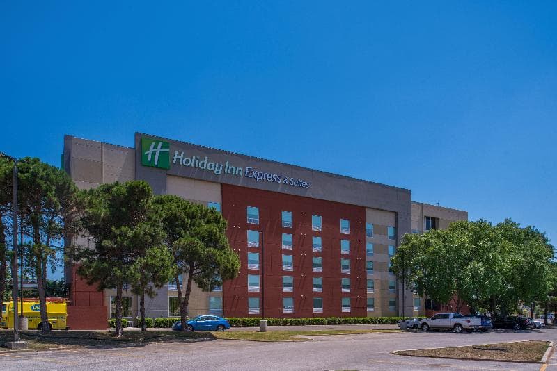 Holiday Inn Express & Suites San Antonio Medical Ctr North 5