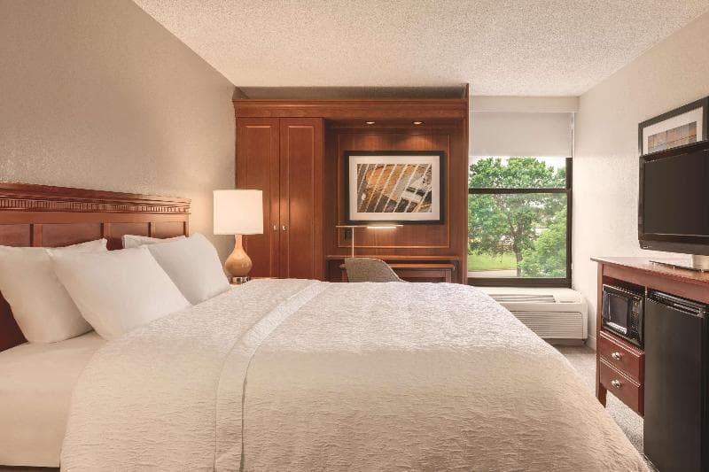 Hampton Inn Des Moines-Airport 5