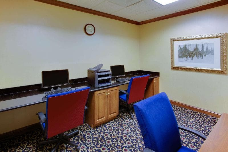 Hampton Inn & Suites Fredericksburg South 4