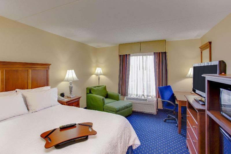 Hampton Inn & Suites Fredericksburg South 5