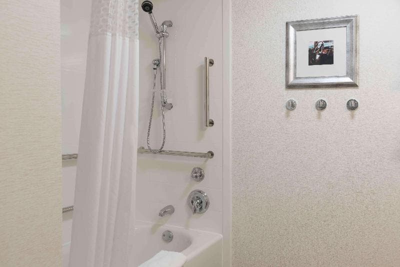 Hampton Inn Grand Rapids-North photo 1