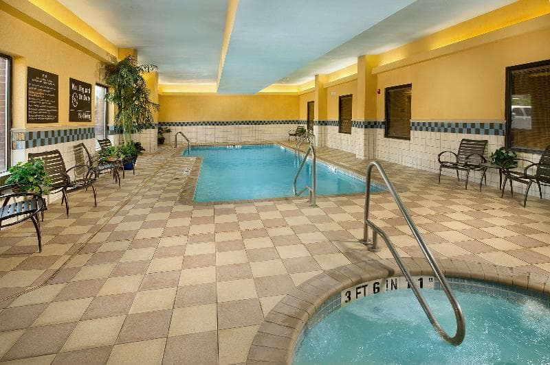 Hampton Inn & Suites San Antonio-Airport 5