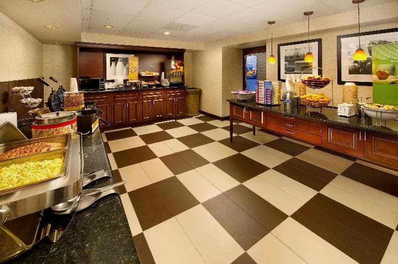 Hampton Inn & Suites San Antonio-Airport 2