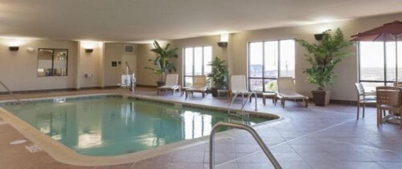 Hampton Inn Macomb 3