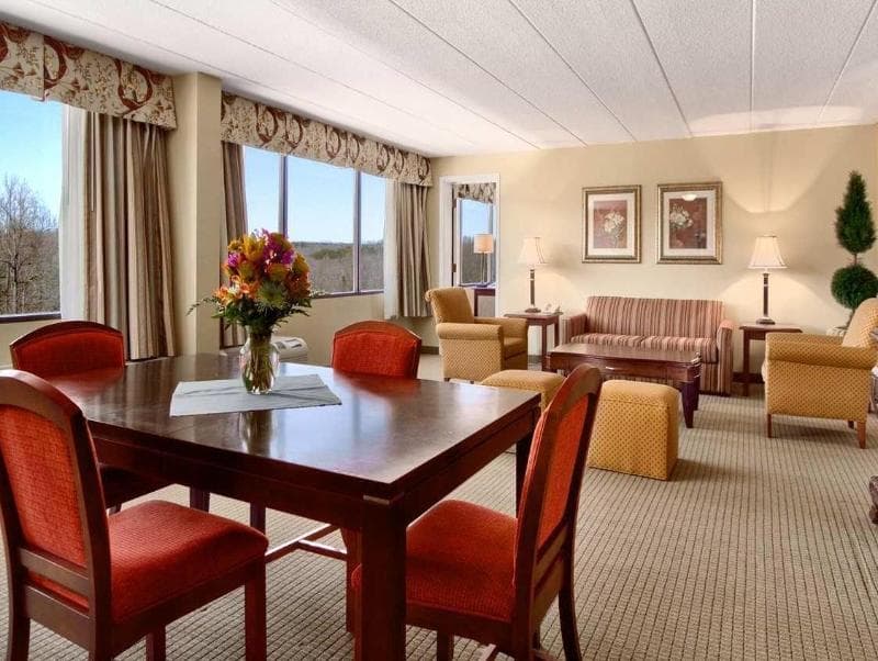 DoubleTree by Hilton Hotel Charlottesville 2