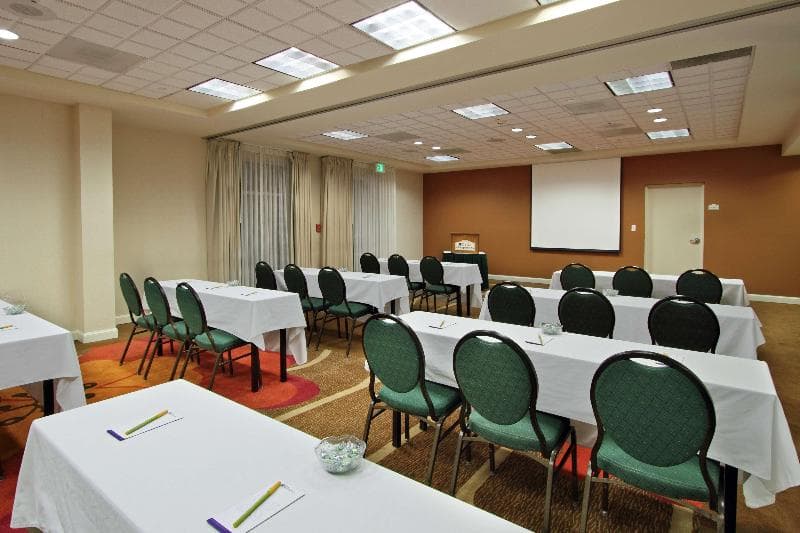 Hilton Garden Inn Chesapeake/Greenbrier 5