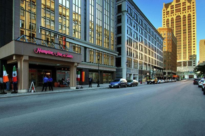 Hampton Inn & Suites Milwaukee Downtown photo 1