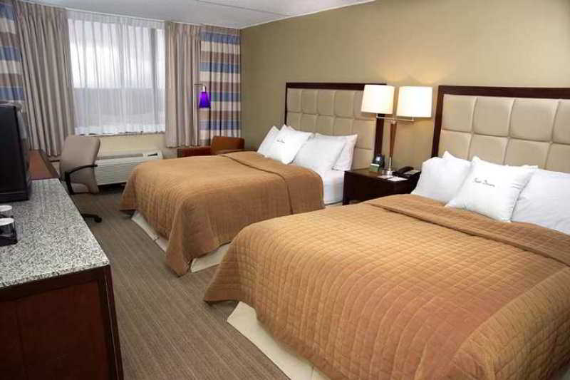 DoubleTree by Hilton Hotel St. Louis - Westport 1