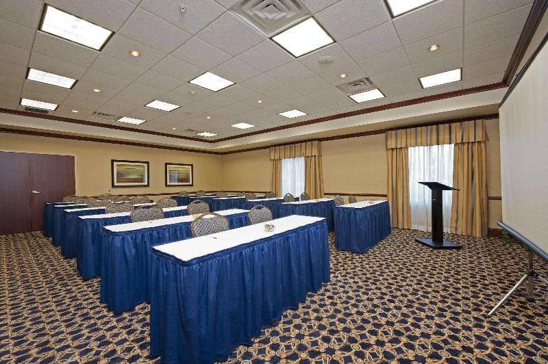 Hampton Inn & Suites Indianapolis-Airport 5