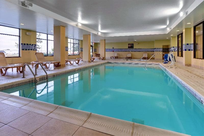 Hampton Inn & Suites Indianapolis-Airport 3