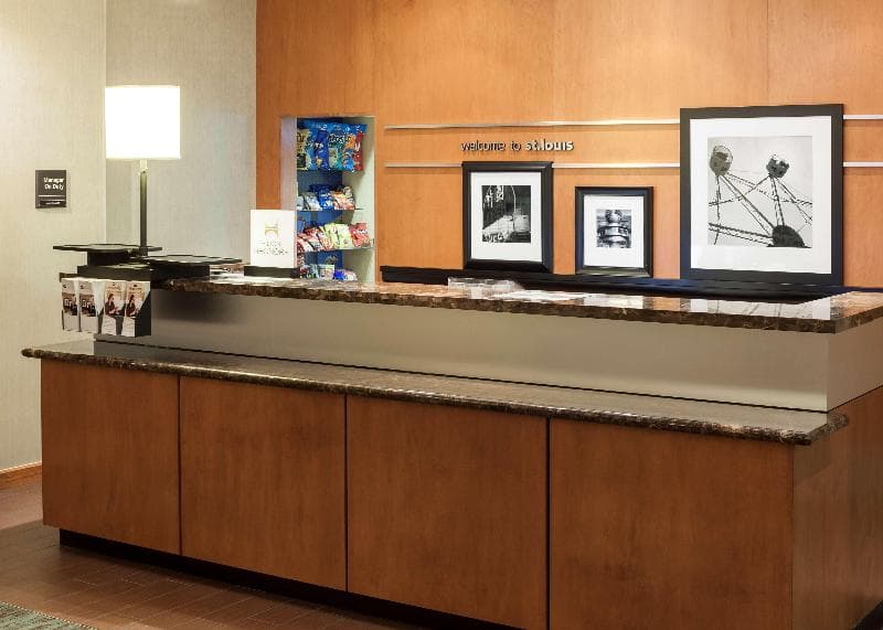 Hampton Inn & Suites St. Louis at Forest Park photo 1